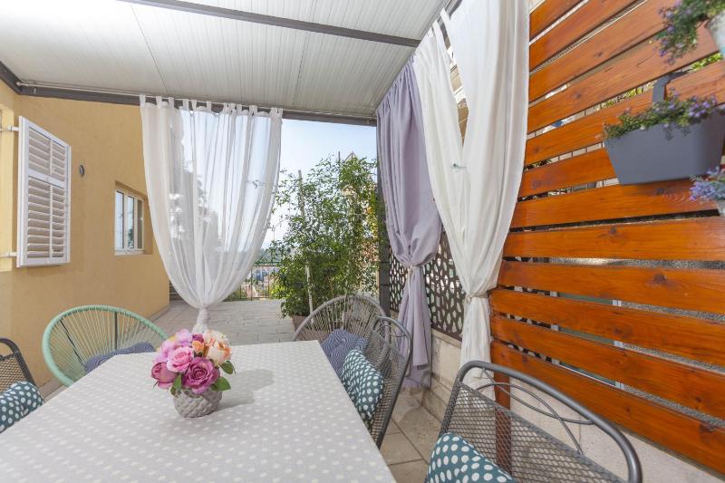 Apartments Maras - image 9
