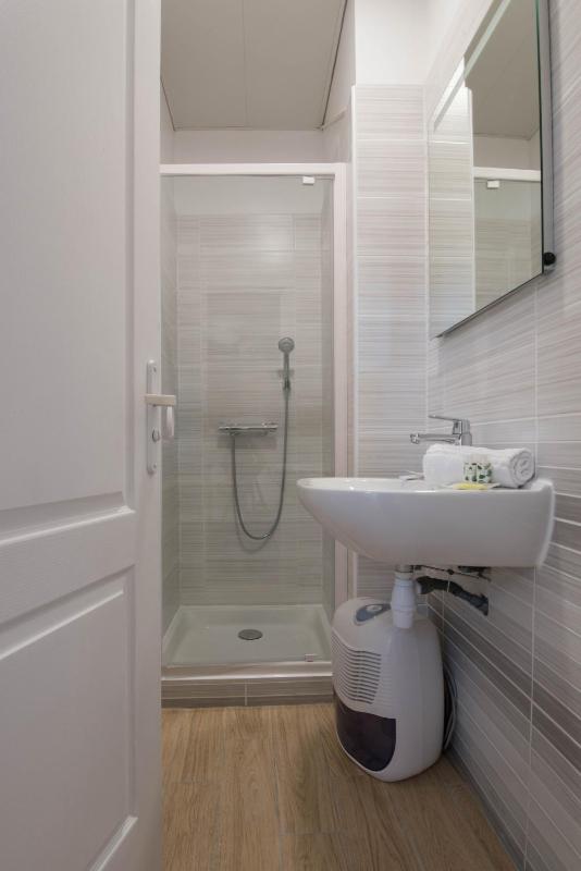 One-Bedroom House image 2