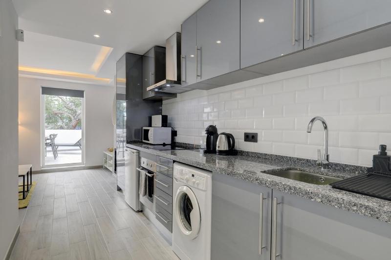 One-Bedroom Apartment image 2