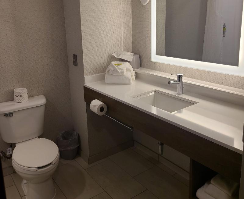 Standard King Room image 1
