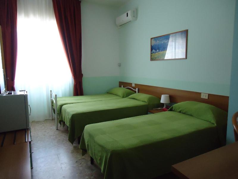 Triple Room image 2