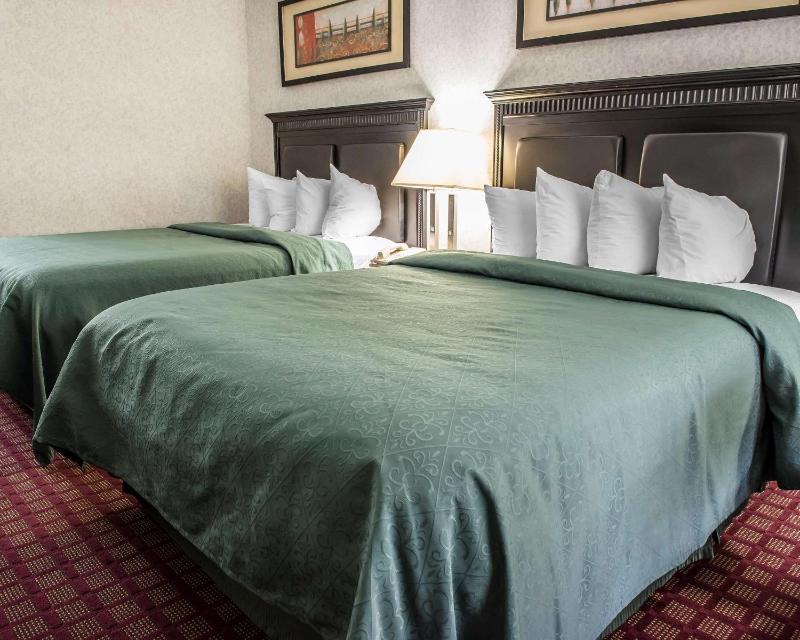Double Room with Two Double Beds - Smoking image 2