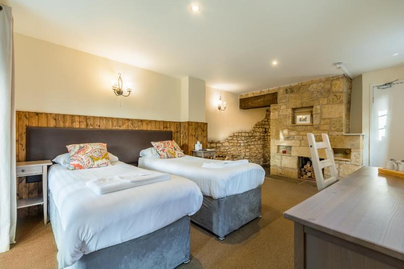 Large Double or Twin Room image 2