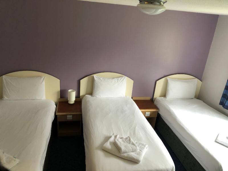 Triple Room with Bathroom image 4