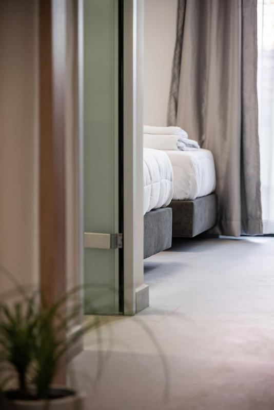 Twin Room with Balcony image 2
