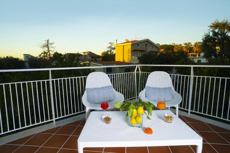 Deluxe Double Room with Balcony image 2
