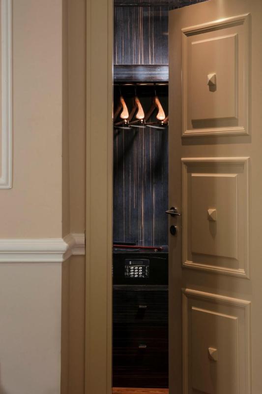 Presidential Suite with Terrace and Square View image 4