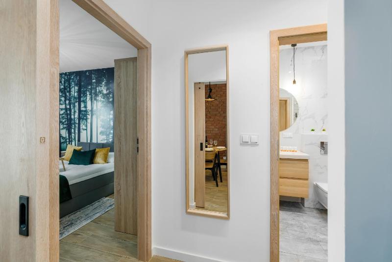 Premium Apartments Poznań Airport by Noclegi Renters - image 2