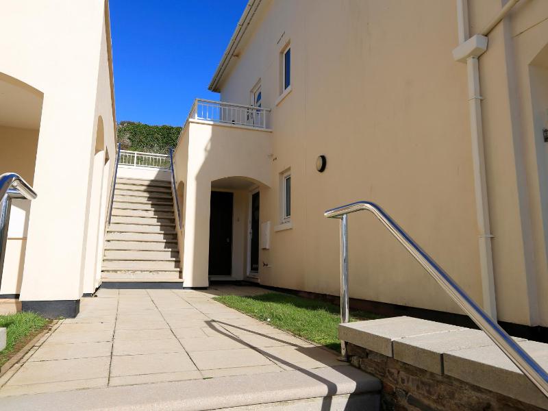 6 Chichester Court - image 13