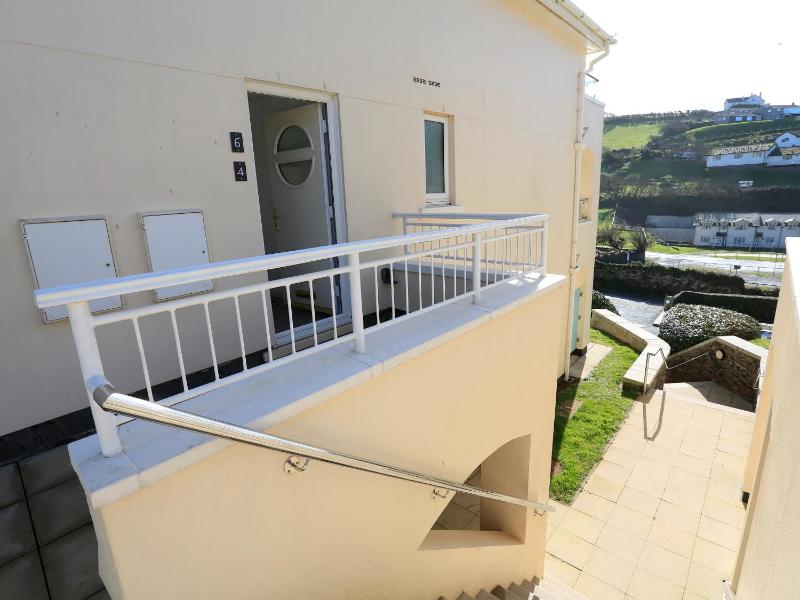 6 Chichester Court - image 8