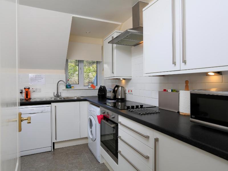 6 Chichester Court - image 19