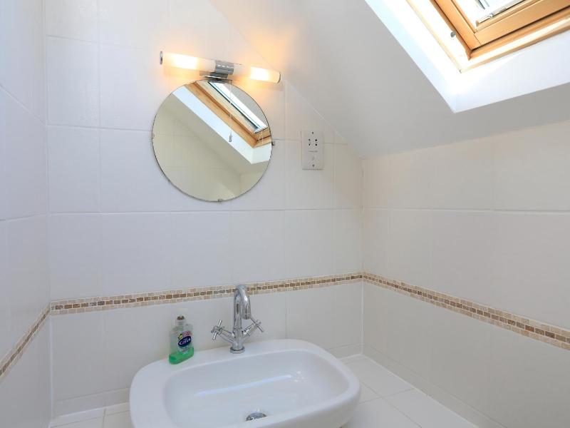 6 Chichester Court - image 11