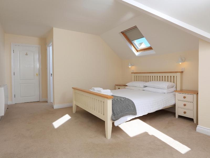 6 Chichester Court - image 12