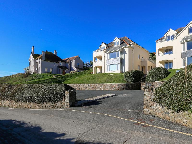 6 Chichester Court - image 18