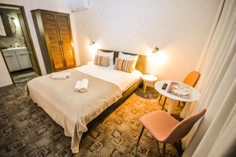 Deluxe Double Room image 4