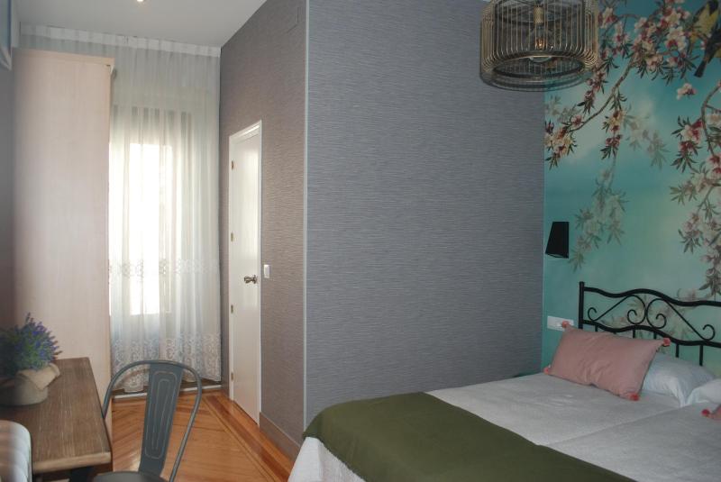Twin Room with Private Bathroom image 3
