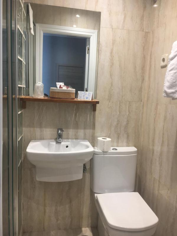 Hostal Avenida - image 13