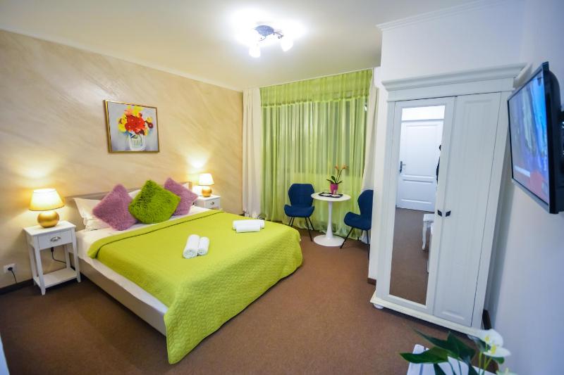 Queen Room with Balcony image 1