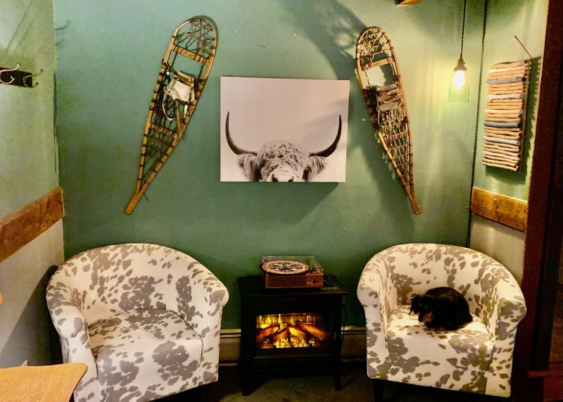 Deluxe King Suite image 4
