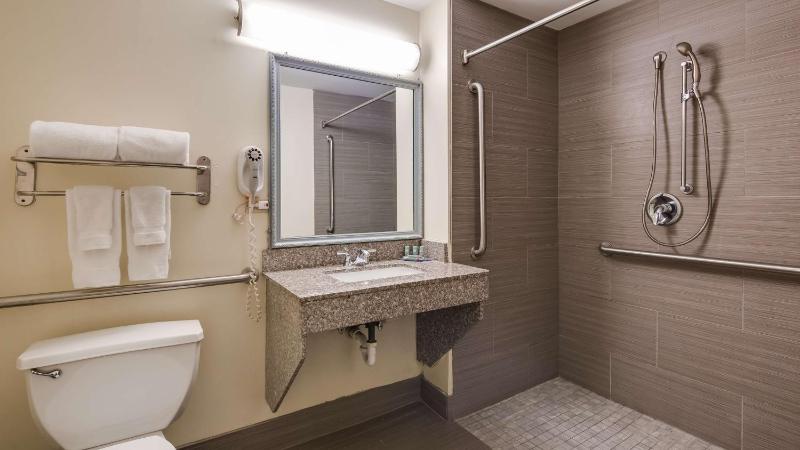 Queen Room with Two Queen Beds with Roll-In Shower image 2