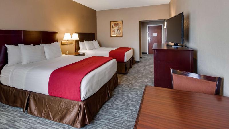 Queen Room with Two Queen Beds - Smoking image 3