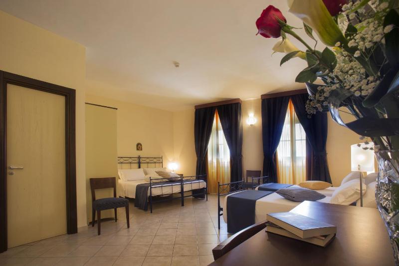 Quadruple Room with Sea View image 1