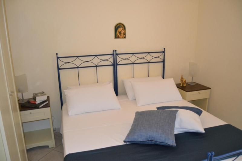 Economy Double Room image 3