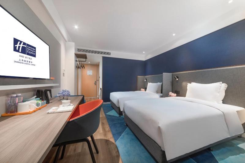 Standard Twin Room image 1