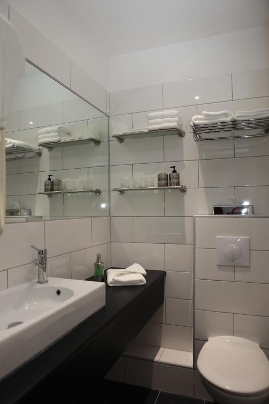 Superior Triple Room image 4