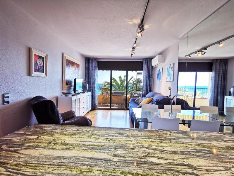 Classic Apartment with Sea View image 3
