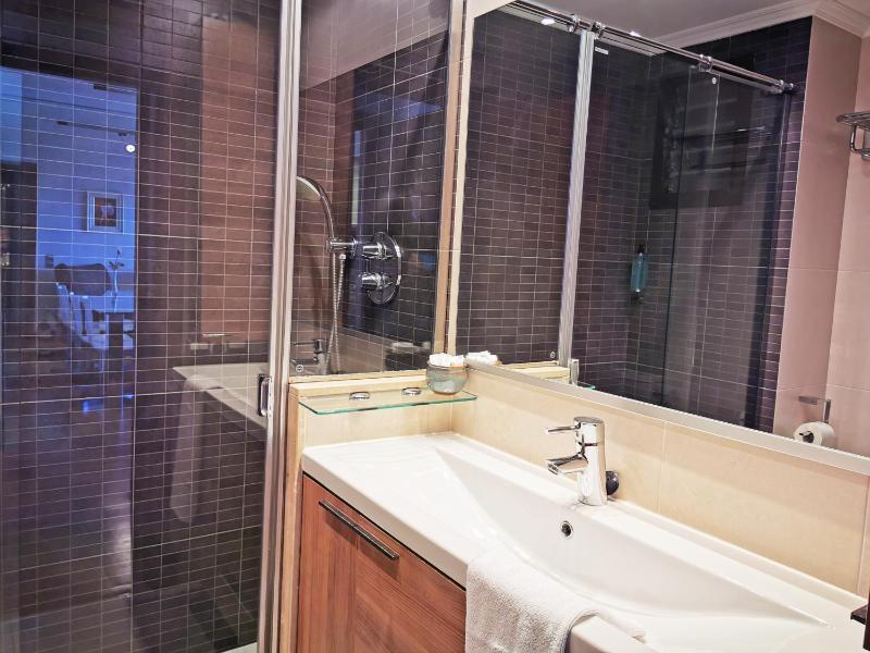Classic Apartment with Sea View image 4
