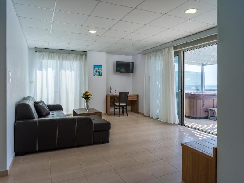 Suite with Sea View image 4