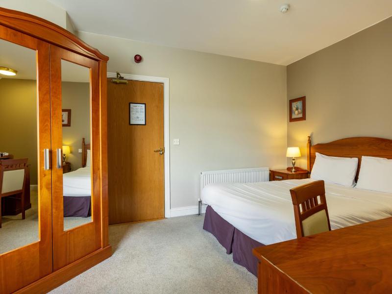 Double Room image 4