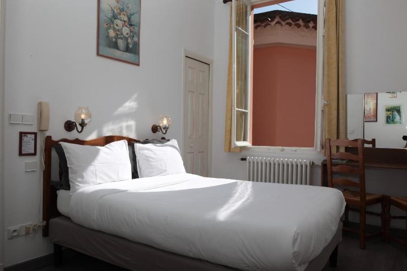 Double Room image 4