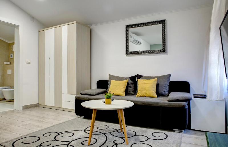 One-Bedroom Apartment image 1