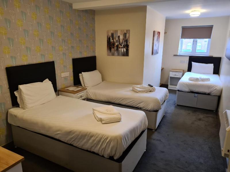 Standard Triple Room image 4