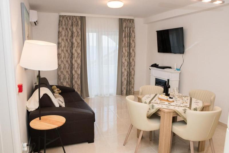 One-Bedroom Apartment with Terrace and Sea View image 1