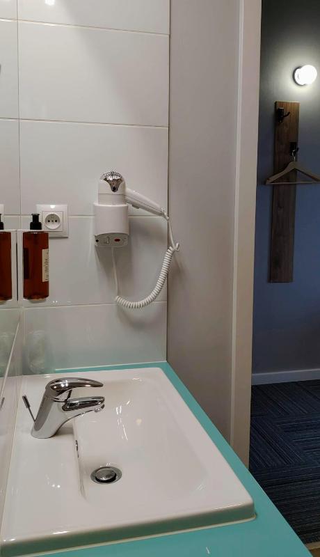 Standard Twin Room image 2
