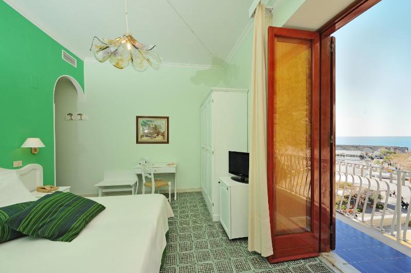 Double or Twin Room with Partial Sea View image 4
