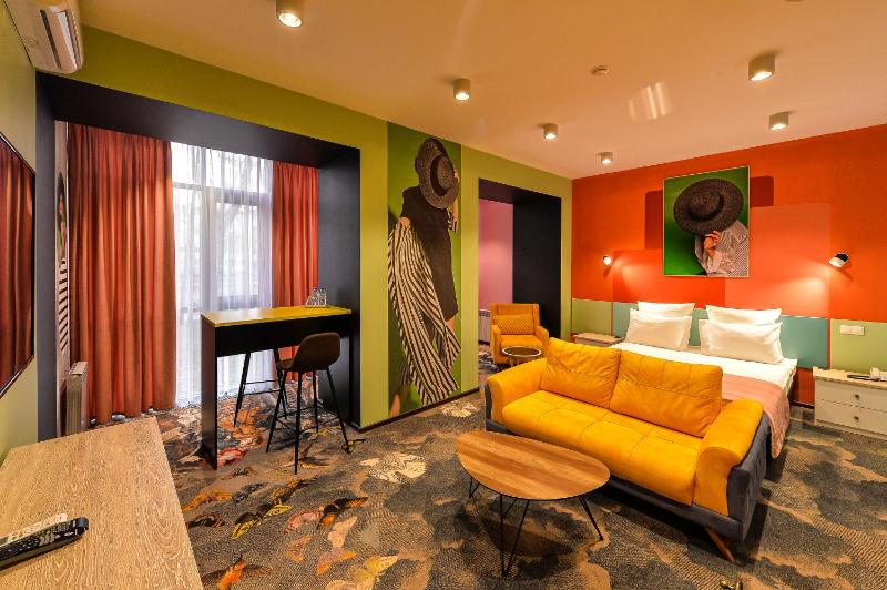 Suite with City View image 3