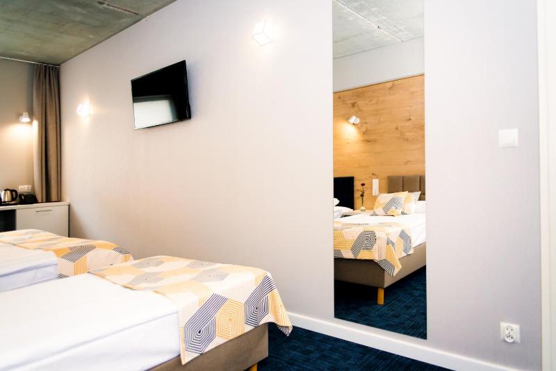 Standard Triple Room image 4