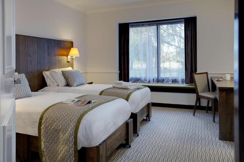 Twin Room image 3