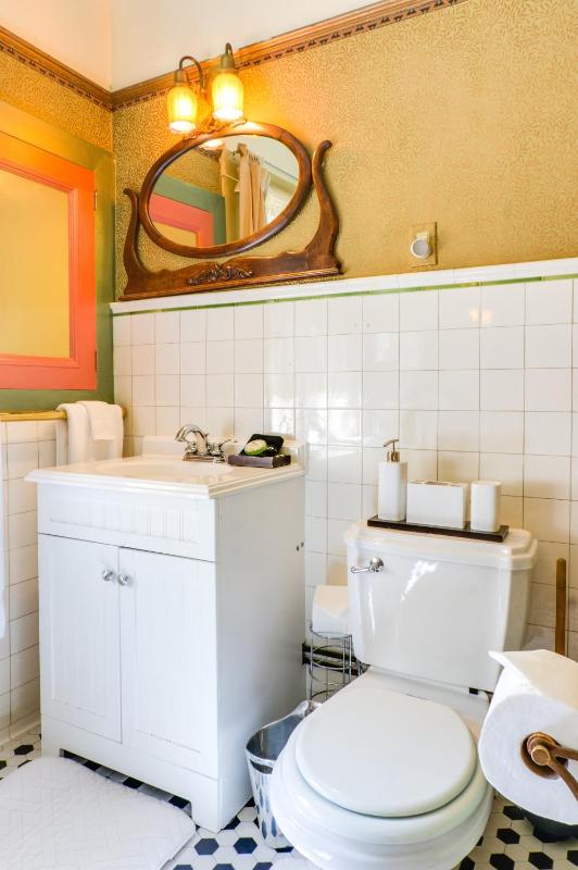 Queen Room with Ocean View with Detached Bathroom image 4