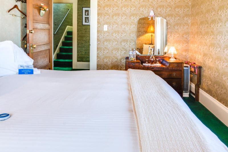 Queen Room with Ocean View with Detached Bathroom image 2