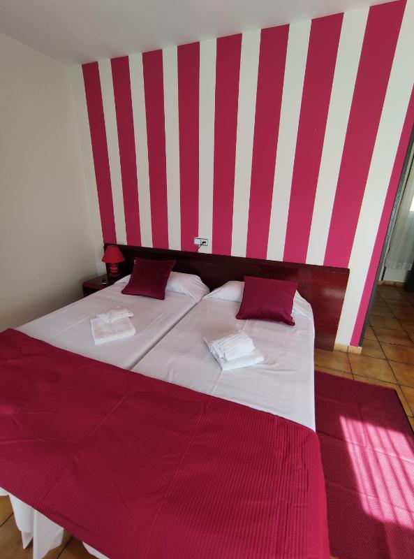 Double or Twin Room image 3