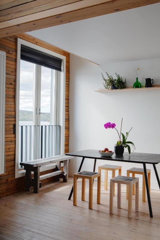 Large Studio with Lake View - Split Level image 4