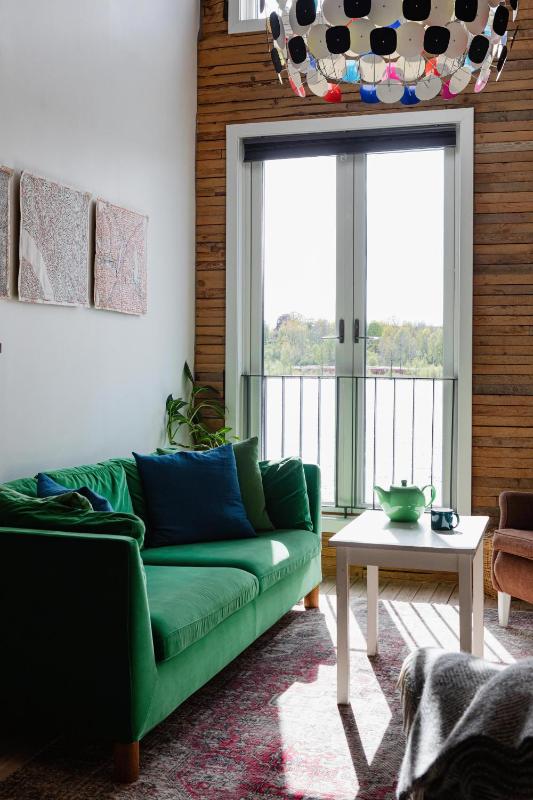 Large Studio with Lake View - Split Level image 3