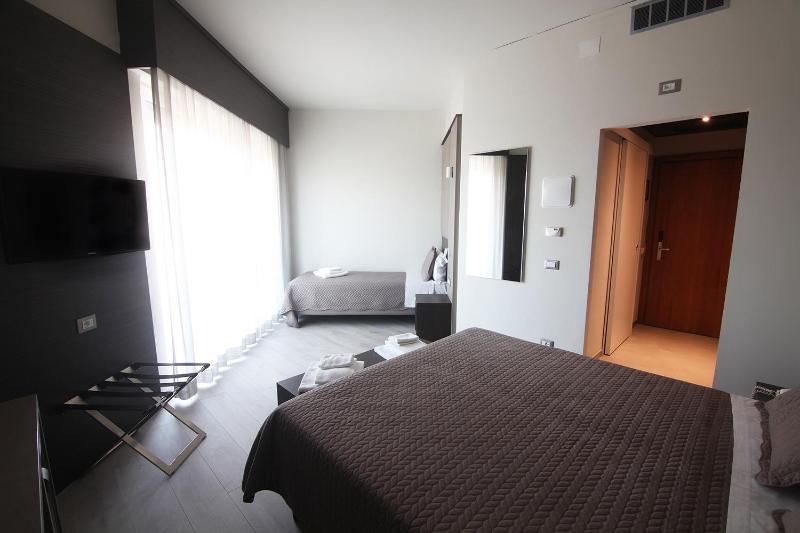 Triple Room image 1