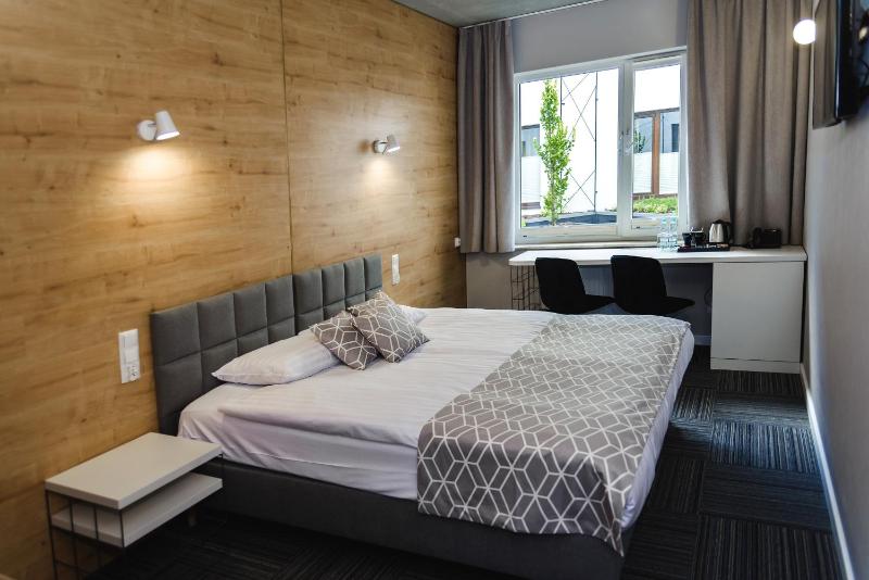 Standard Double Room image 3