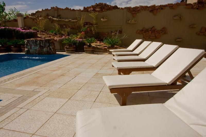 Hotel Tower Inn & Suites - image 24